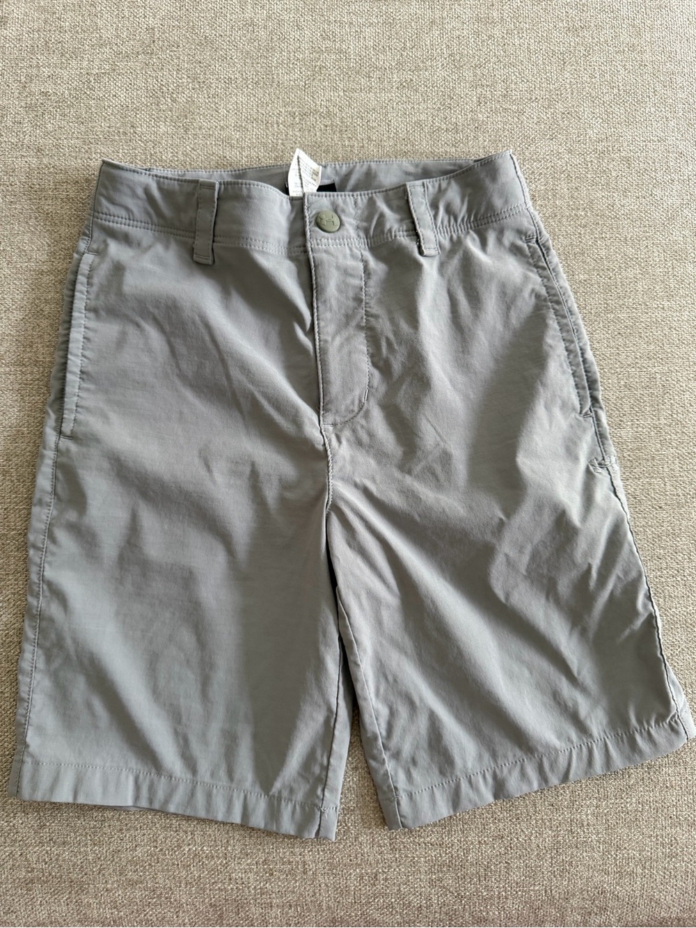 Under Armour Boys Gray Performance Flat-Front Shorts (7)